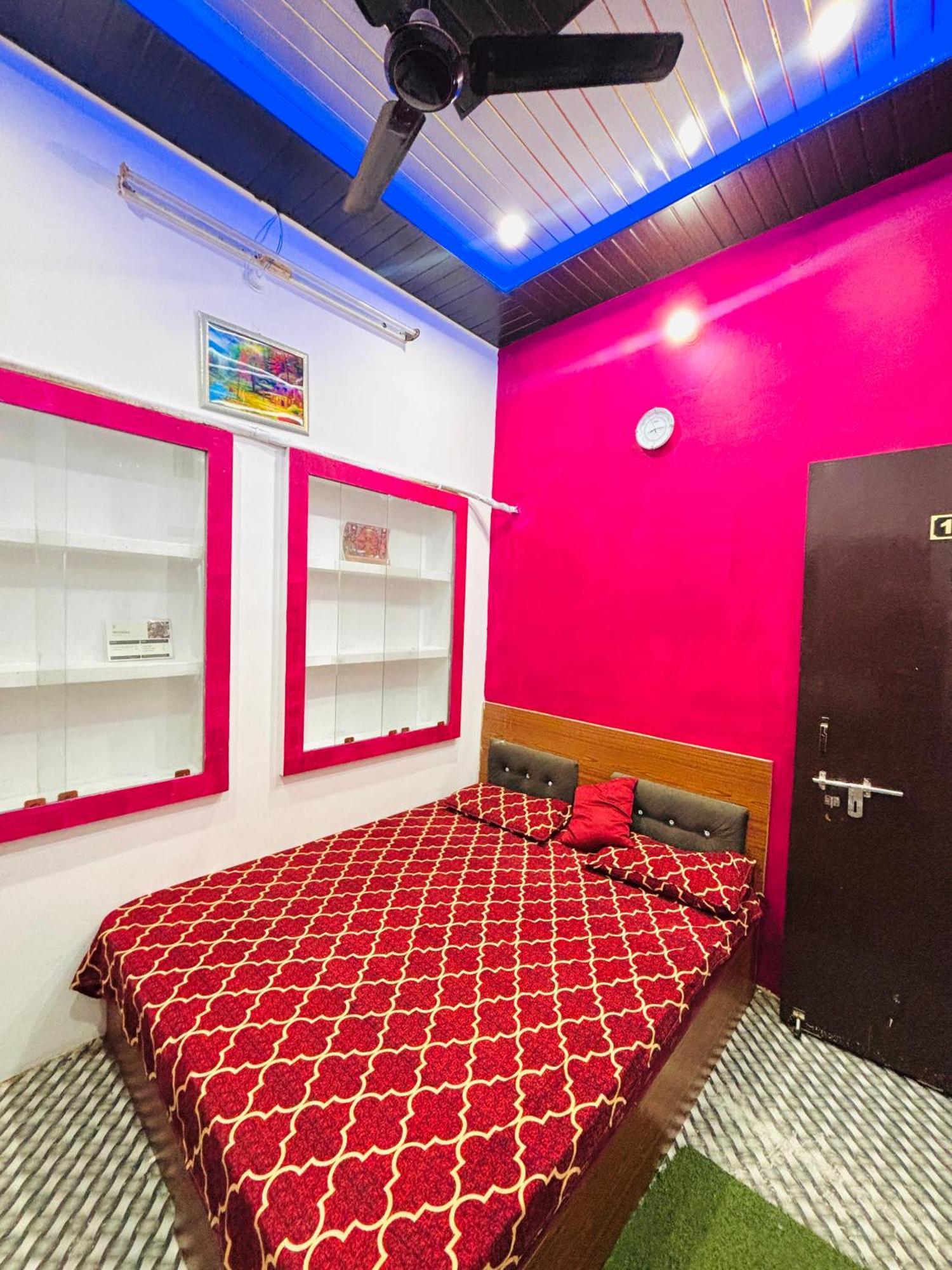 Shivalay Paying Guest House Varanasi Bagian luar foto